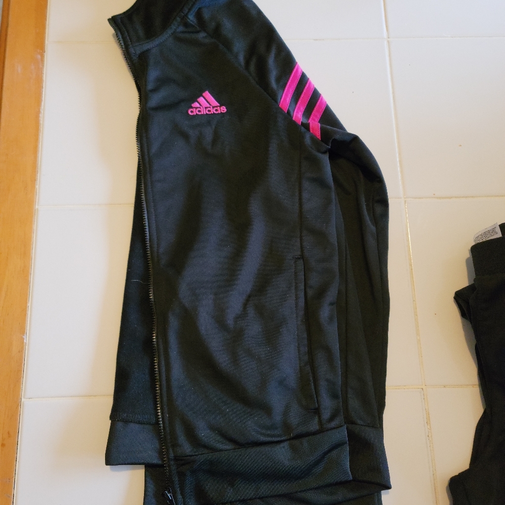 Girls 3 Pc Addidas Outfit - Picture 6 of 7